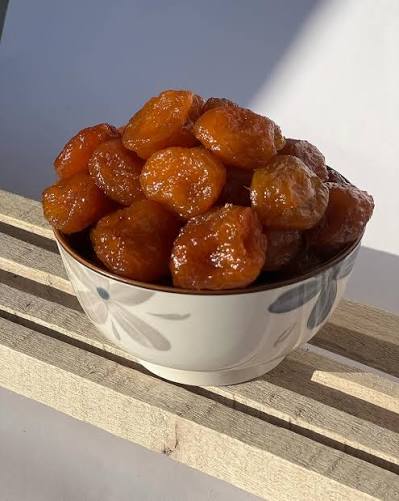 تصویر 2 از آلو بخارا خوش‌ رنگ با ظاهر تمیز و مشتری‌ پسند